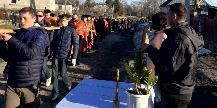 На Тернопільщині відбулася Хресна хода за мир в Україні