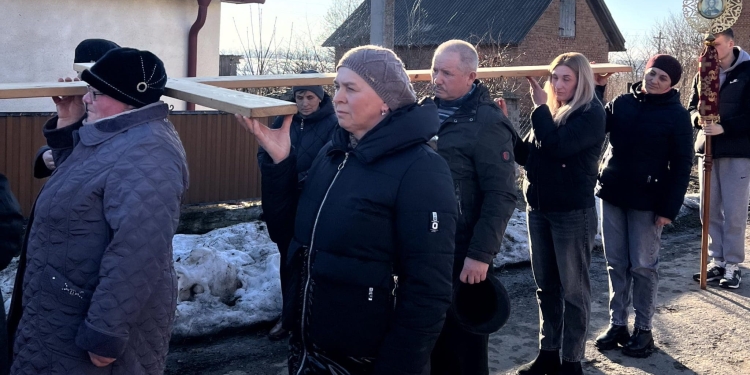 На Тернопільщині відбулася Хресна хода за мир в Україні