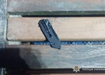 Раніше судимий 22-річний погрожував 18-річному у центрі Тернополя