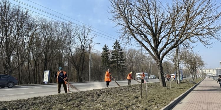 комплексне прибирання дамби Тернопільського ставу