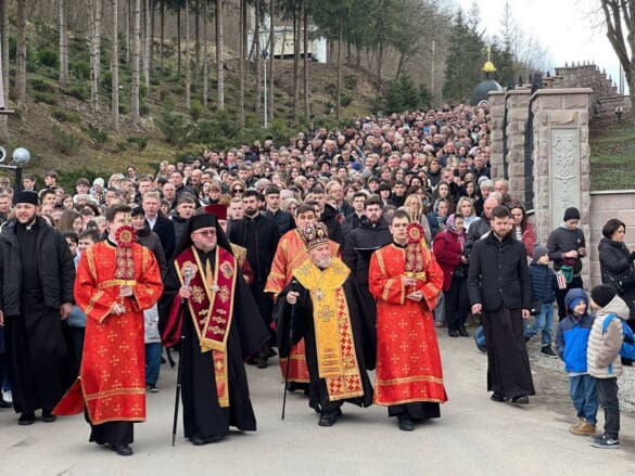 Хресна дорога у Зарваниці