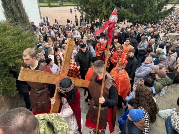 Хресна дорога у Зарваниці