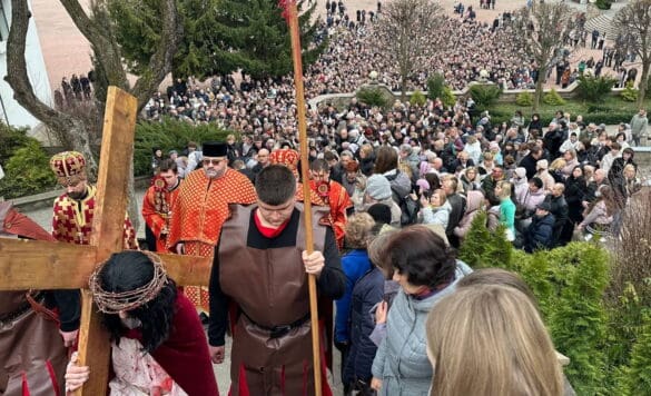 Хресна дорога у Зарваниці