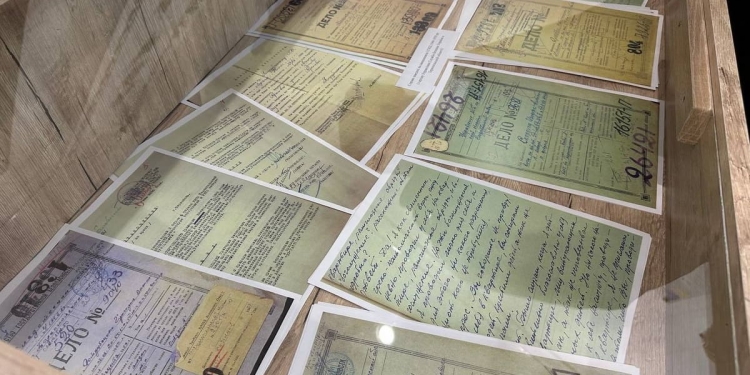 80 років незламності: у Тернополі відкрили виставку про спробу знищення УГКЦ радянським режимом