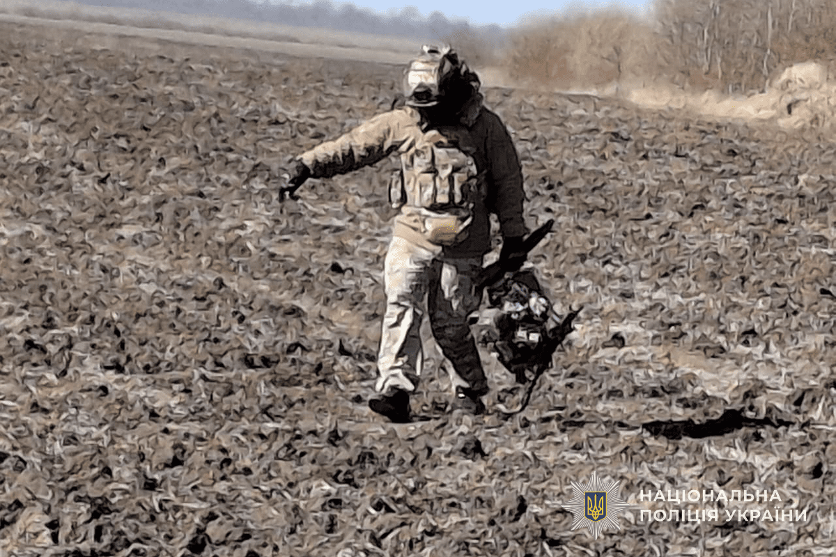 Смертельна знахідка: У полі під Тернополем виявили 50–кілограмову бойову частину ворожого “шахеда”