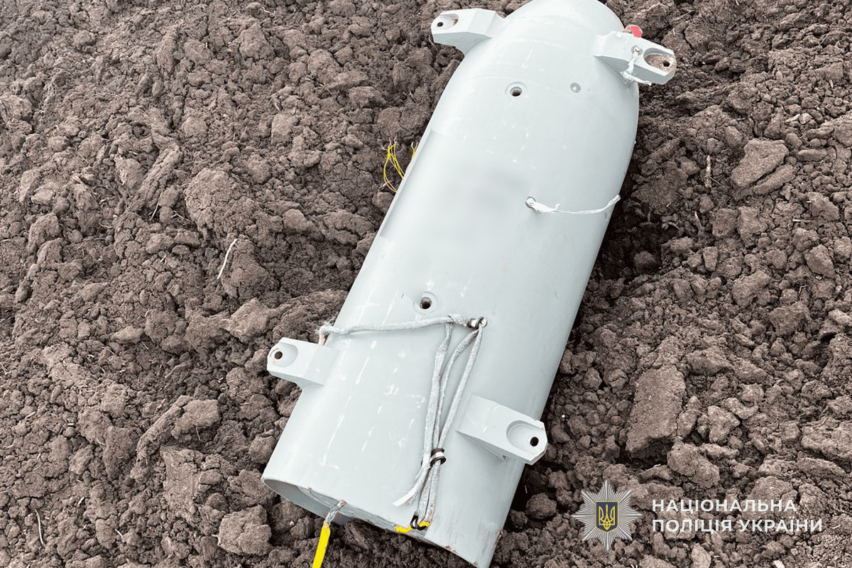 На Тернопільщині знешкодили небезпечні залишки ракети Х-101, знайдені посеред поля