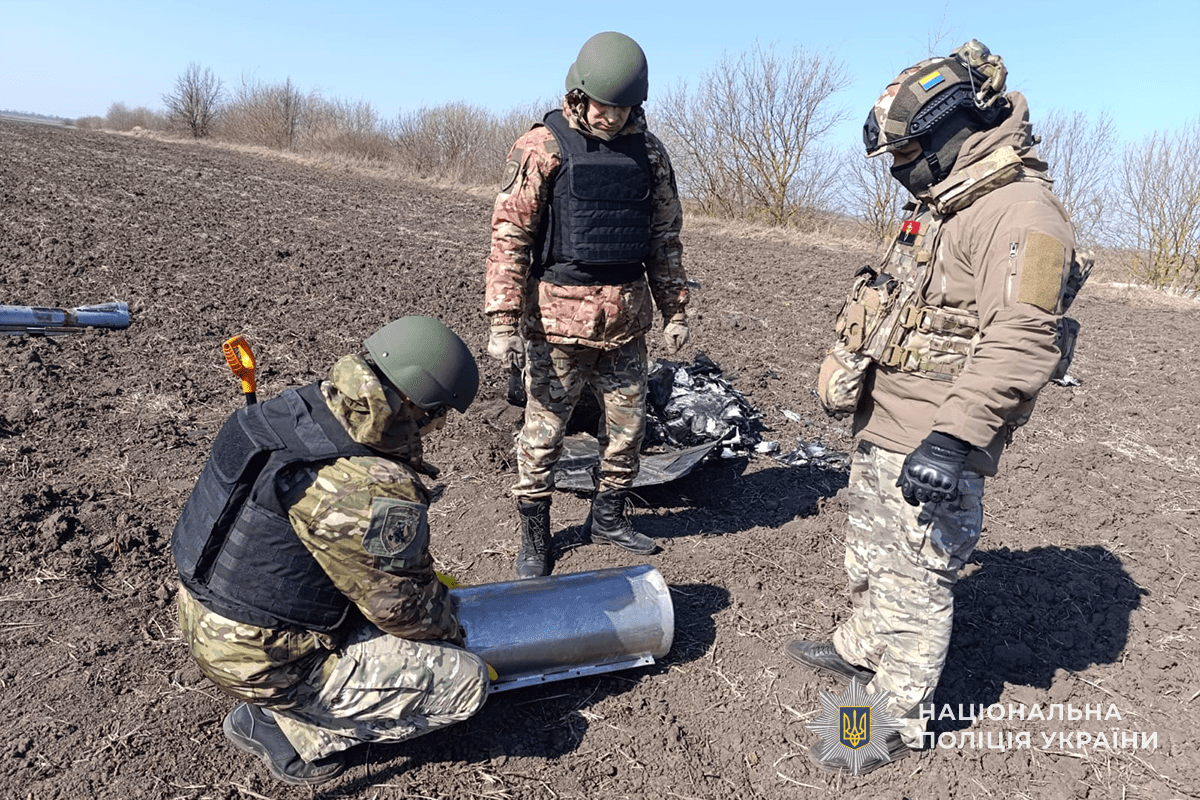 Смертельна знахідка: У полі під Тернополем виявили 50–кілограмову бойову частину ворожого “шахеда”