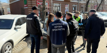 На Тернопільщині поліцейські викрили юристку в одержанні хабаря