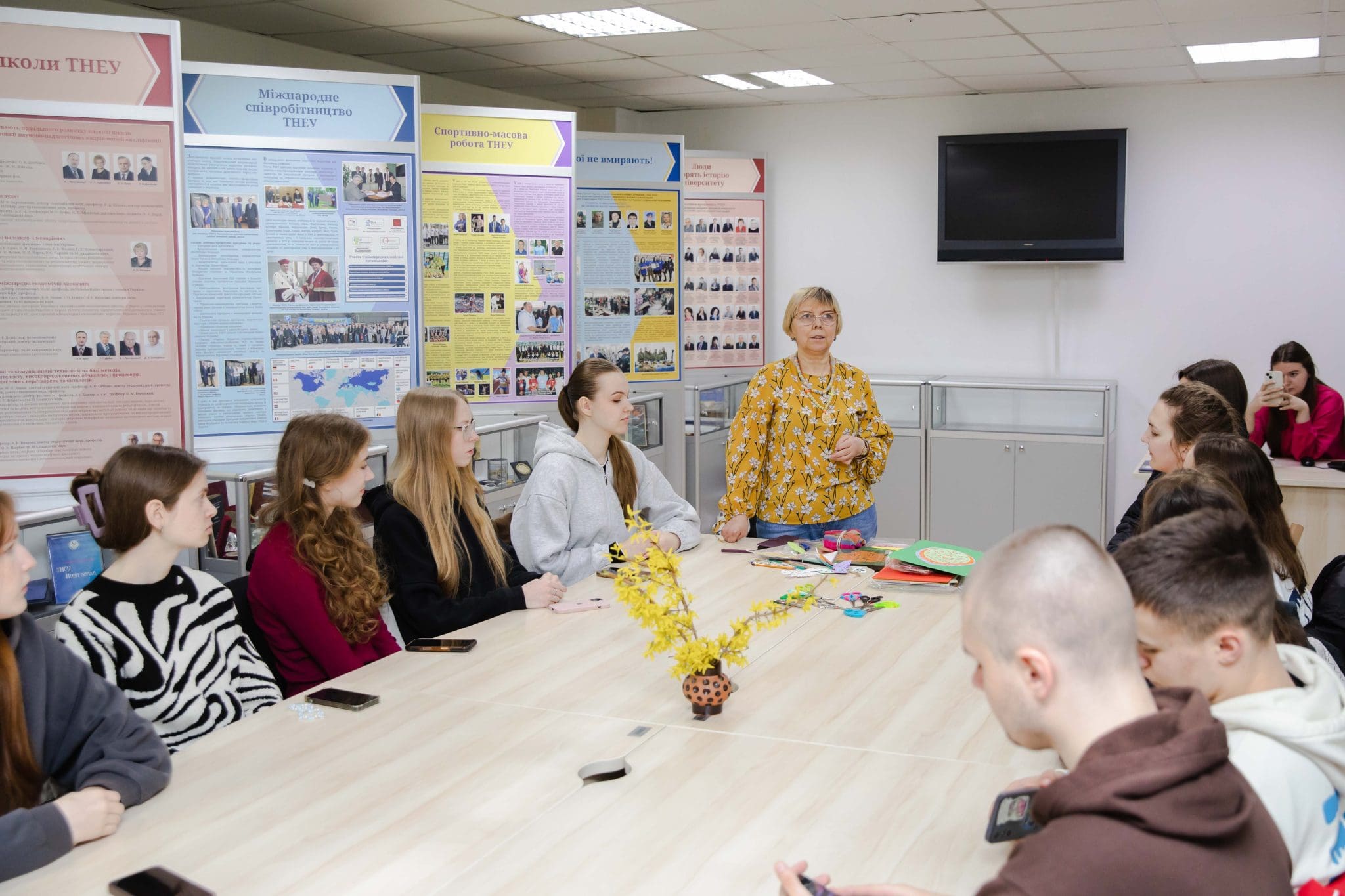 Мистецтво писанки-витинанки: у ЗУНУ відбувся творчий майстер-клас