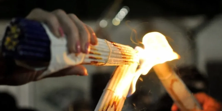 Благодатний Вогонь зійшов у Храмі Гробу Господнього в Єрусалимі: будемо жити