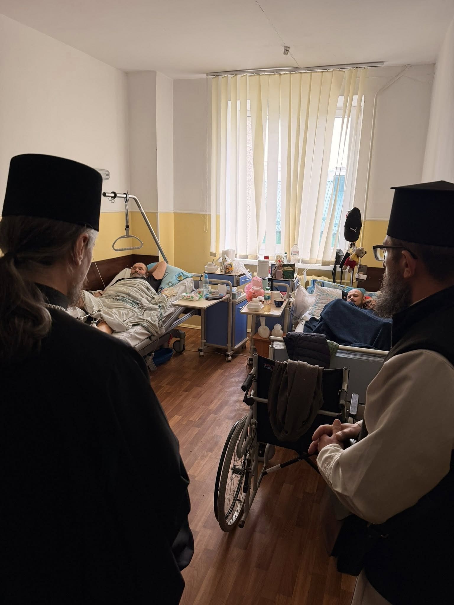 Світло Великодня в шпиталі: митрополит Нестор відвідав поранених захисників
