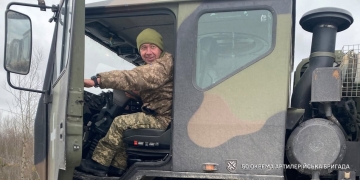 Водій тягача