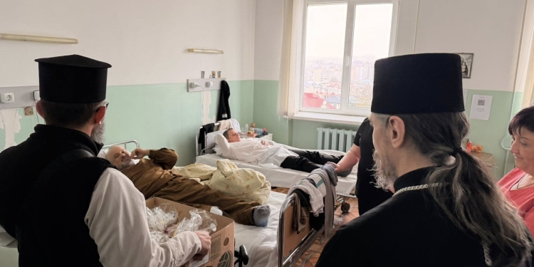 Світло Великодня в шпиталі: митрополит Нестор відвідав поранених захисників