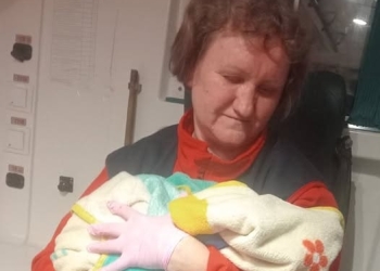 малюк з'явився на світ