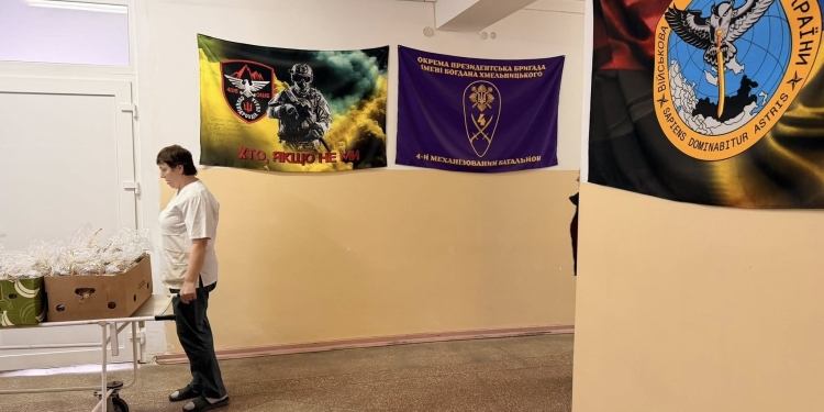 Світло Великодня в шпиталі: митрополит Нестор відвідав поранених захисників