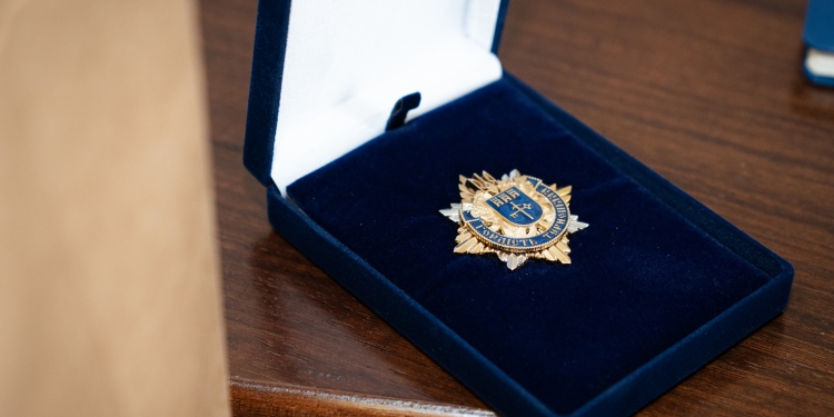 Голова ОДА нагородив паралімпійського чемпіона Тараса Радя відзнакою «Гордість Тернопілля»