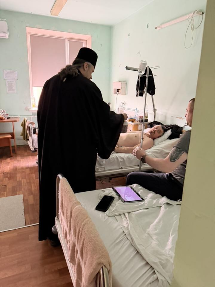 Світло Великодня в шпиталі: митрополит Нестор відвідав поранених захисників