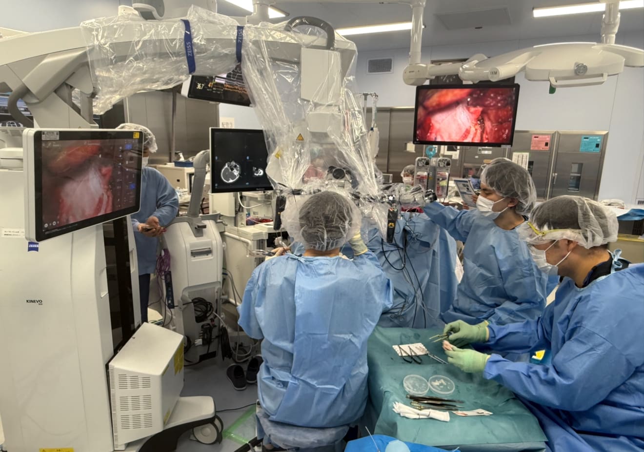 Японські технології у Тернополі: нейрохірург міської лікарні Павло Бідзіля стажувався у Японії