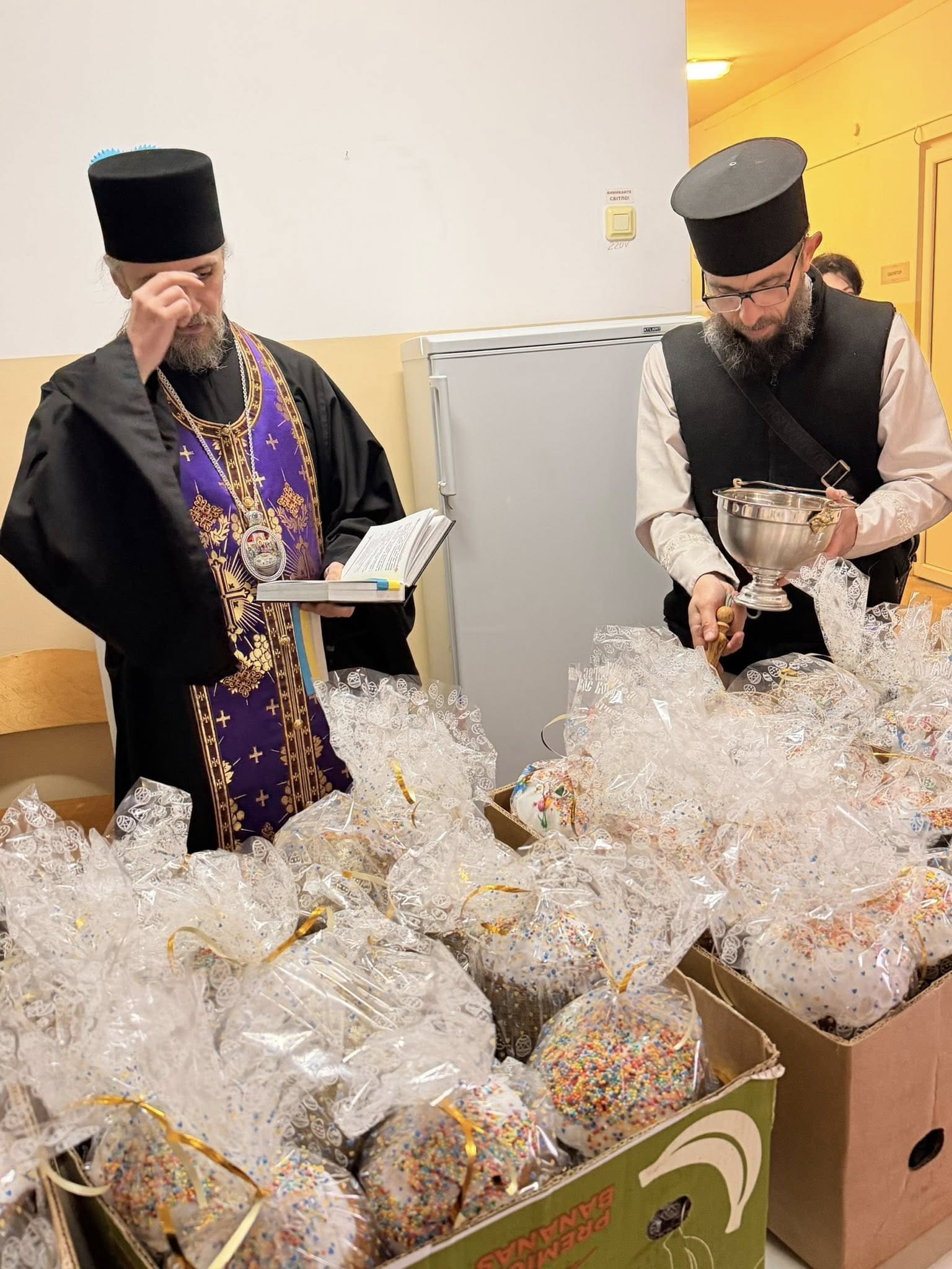 Світло Великодня в шпиталі: митрополит Нестор відвідав поранених захисників