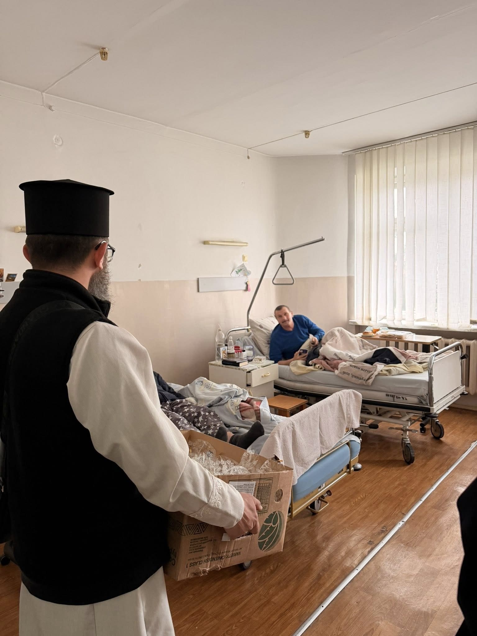 Світло Великодня в шпиталі: митрополит Нестор відвідав поранених захисників