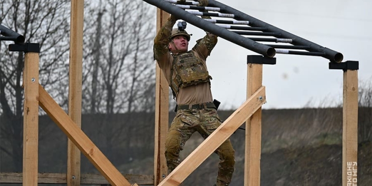 Більше, ніж спорт – міцніше, ніж сталь. Як нацгвардійці з Тернополя проходять воєнізований крос 