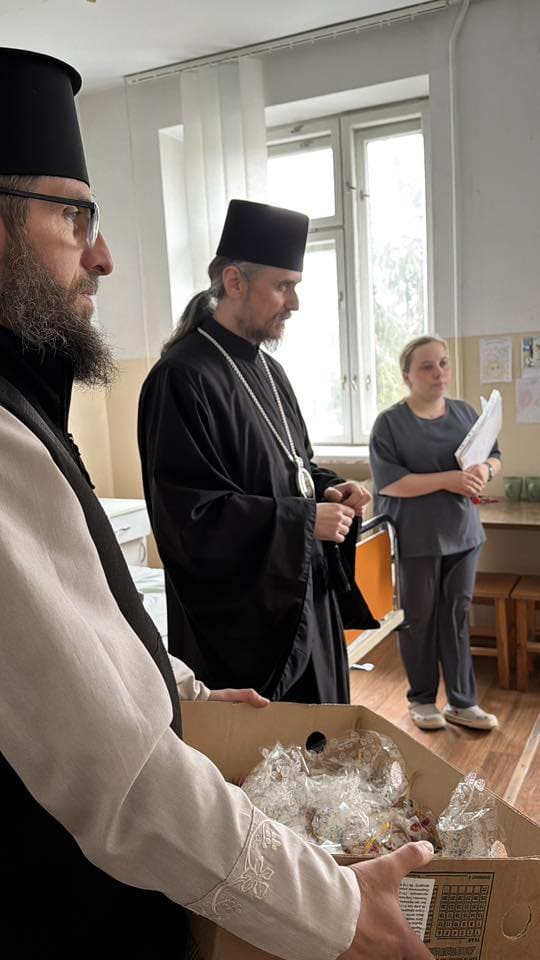 Світло Великодня в шпиталі: митрополит Нестор відвідав поранених захисників