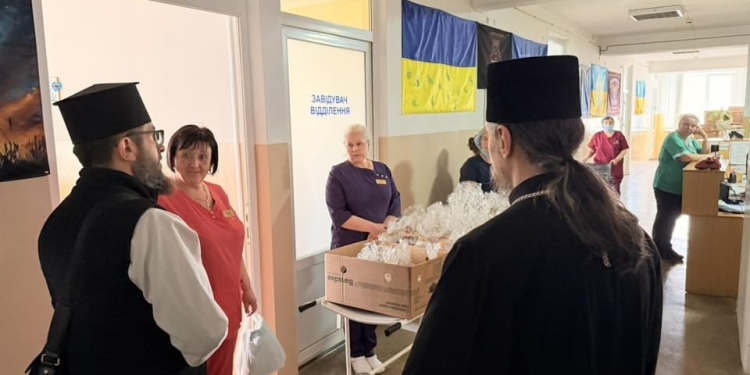 Світло Великодня в шпиталі: митрополит Нестор відвідав поранених захисників