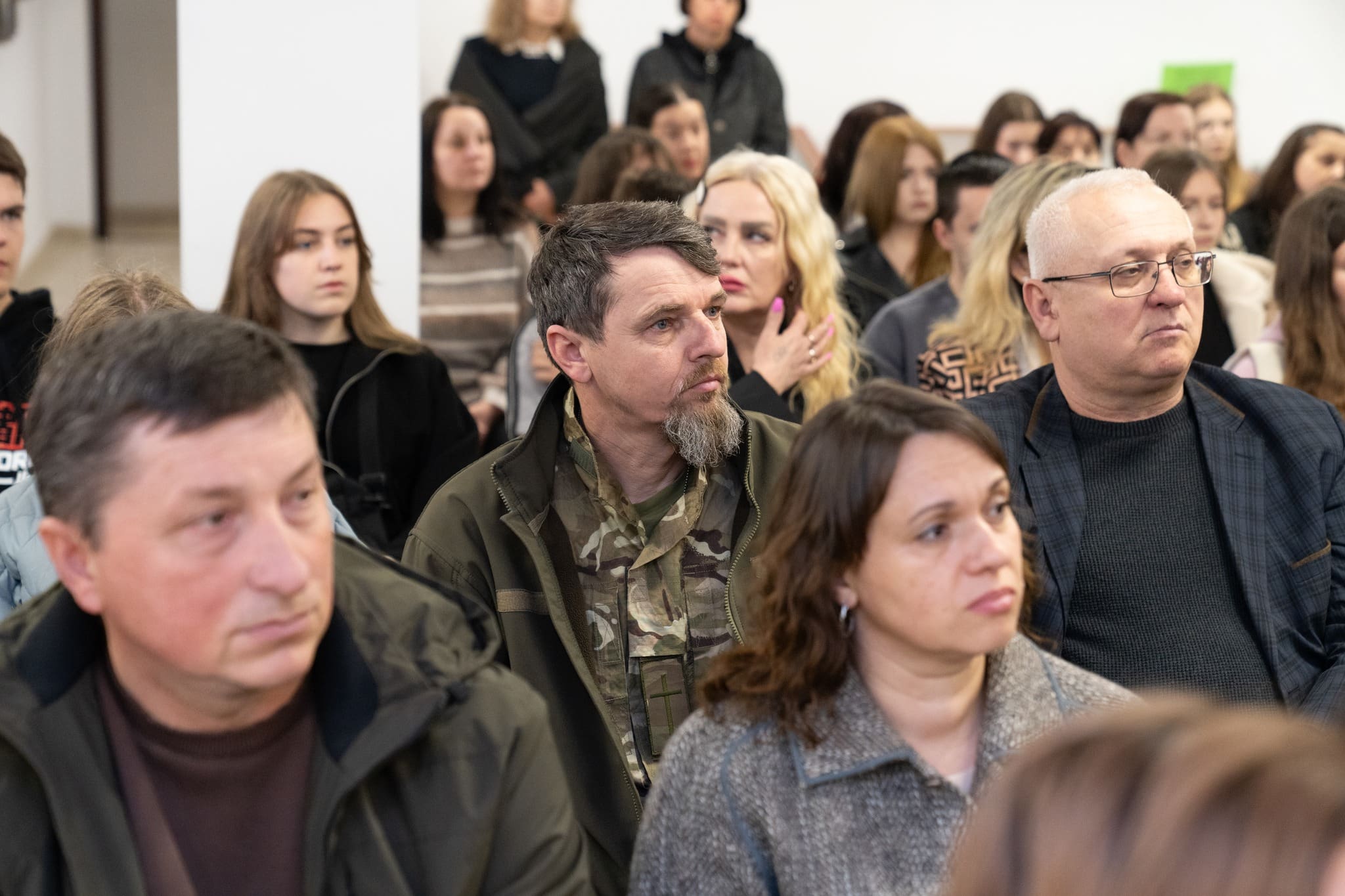 «Душу – Богу, життя – Україні, честь – собі»: у Тернополі відкрили виставку пам’яті Олега Барни