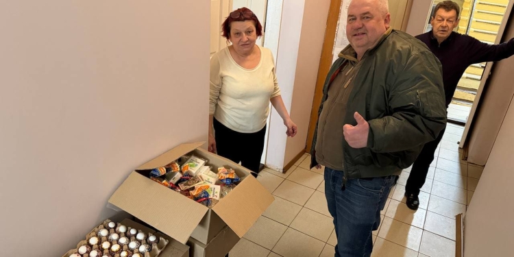 Великдень у кожну хату: «Жовтий фартух» передав святкові набори потребуючим тернополянам