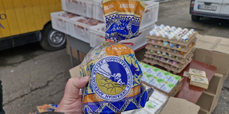 Великдень у кожну хату: «Жовтий фартух» передав святкові набори потребуючим тернополянам