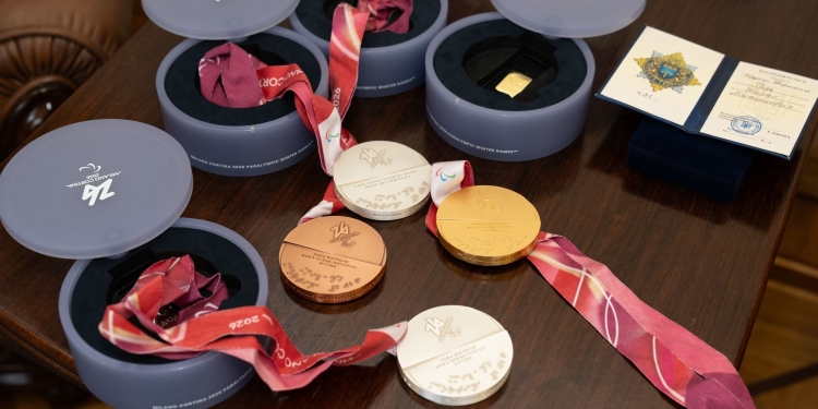 Голова ОДА нагородив паралімпійського чемпіона Тараса Радя відзнакою «Гордість Тернопілля»