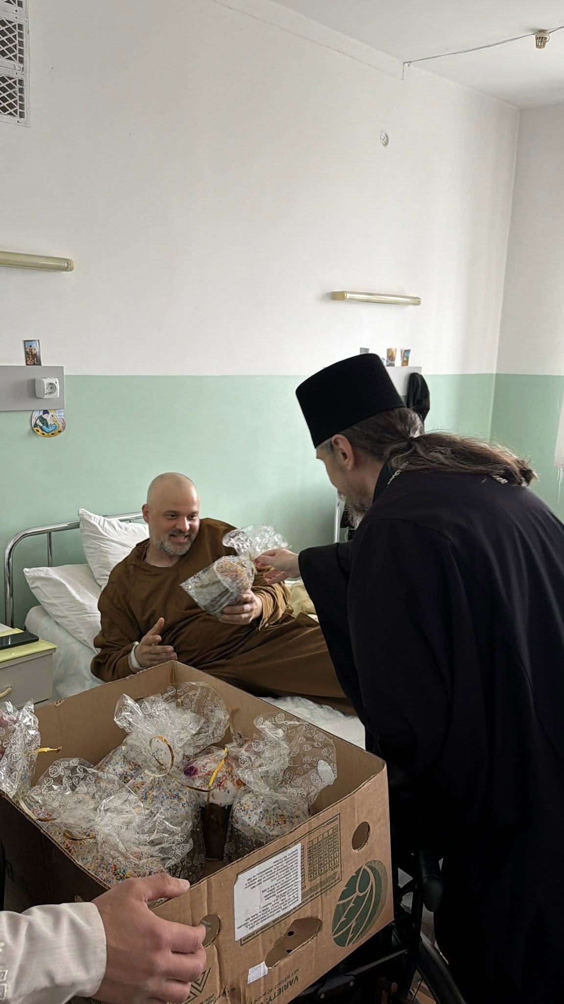 Світло Великодня в шпиталі: митрополит Нестор відвідав поранених захисників
