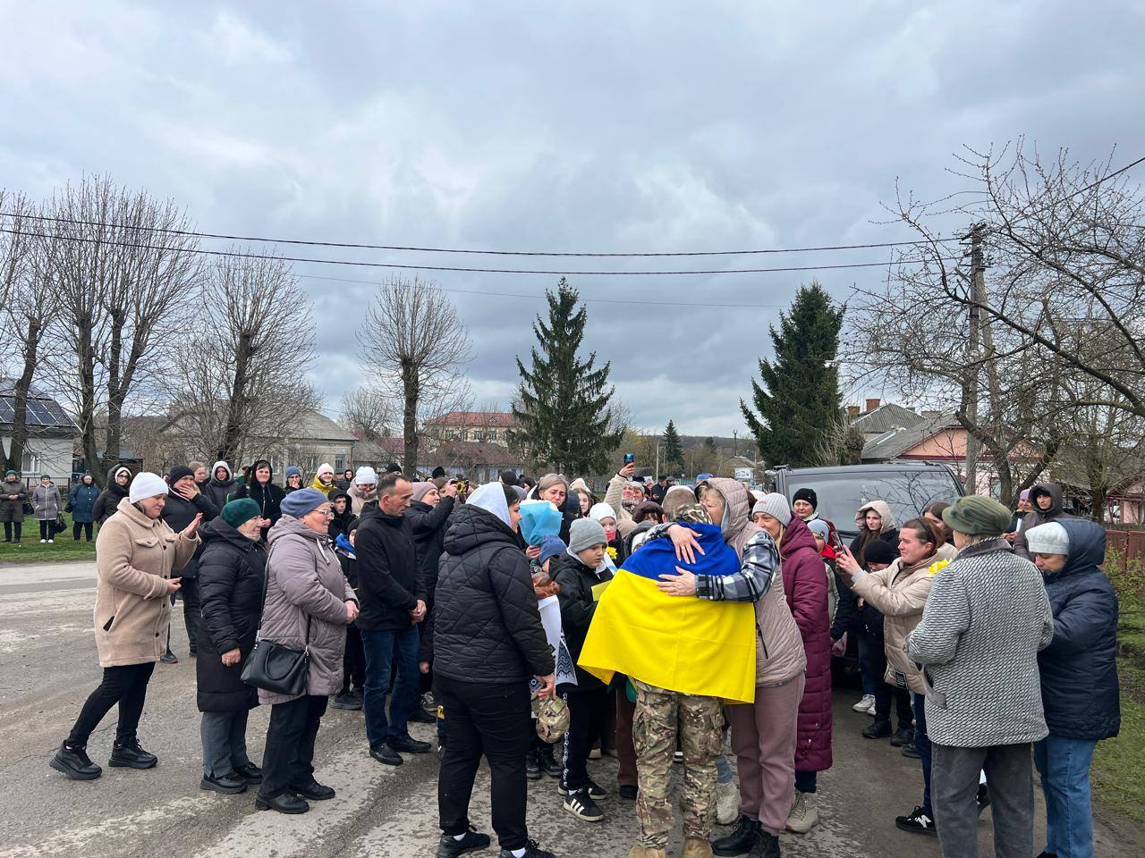 Два роки неволі позаду: Золотниківська громада зустріла захисника Володимира Кушніра