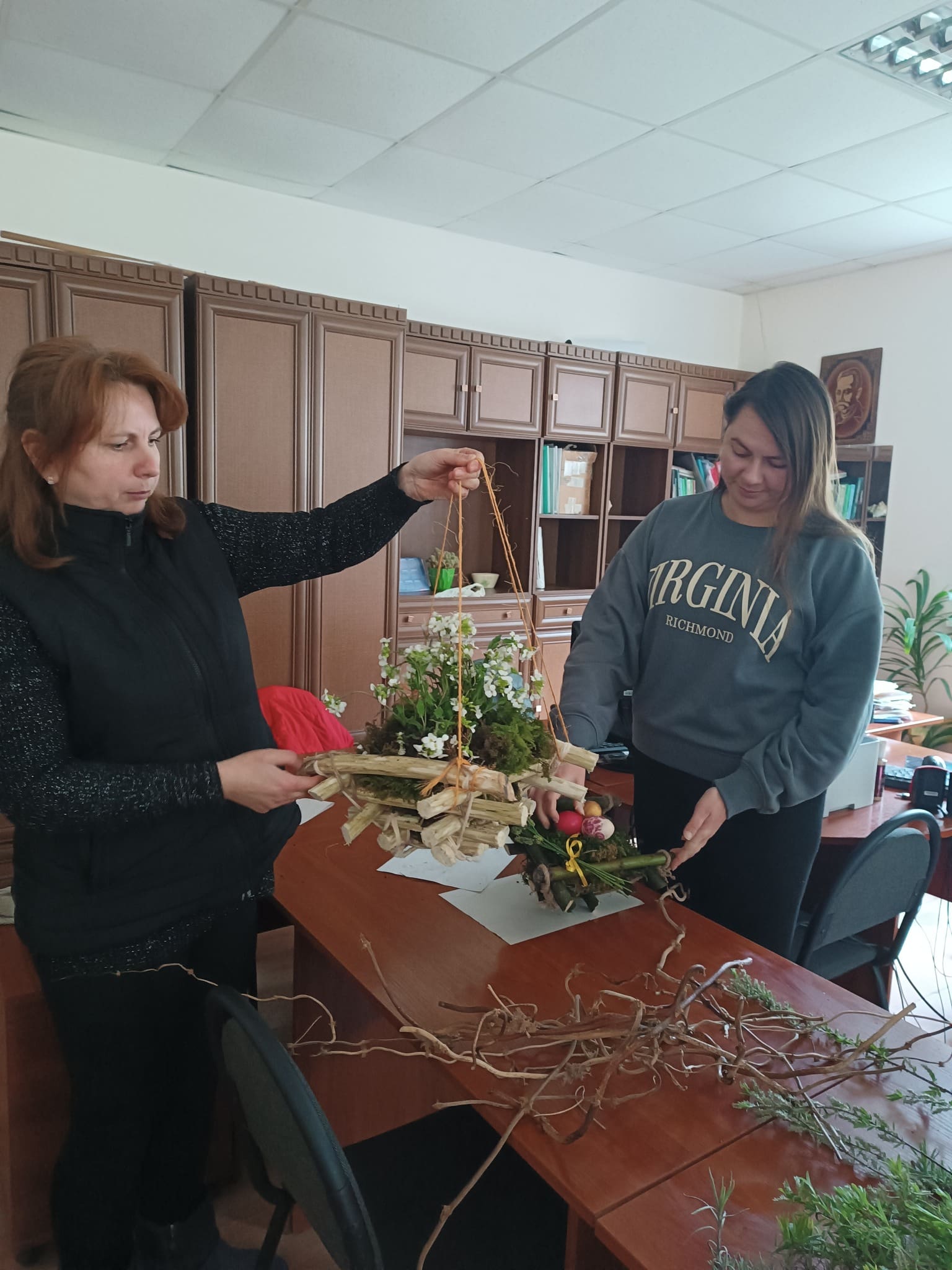 Великоднє диво у Кременці: до свята прикрасили реліктове дерево ботанічного саду