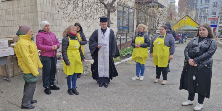 Великдень у кожну хату: «Жовтий фартух» передав святкові набори потребуючим тернополянам