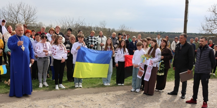 Повернувся з пекла: у селі Рукомиш на Бучаччині зустріли звільненого з полону Миколу Кошелю