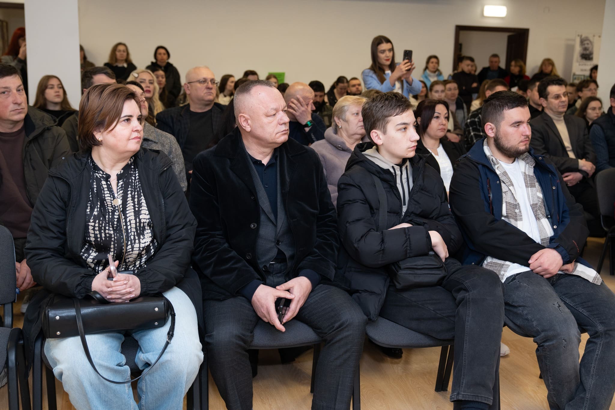 «Душу – Богу, життя – Україні, честь – собі»: у Тернополі відкрили виставку пам’яті Олега Барни