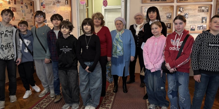 Барви серця на полотні: Ірина Кошелінська презентувала вишитий літопис Тернополя