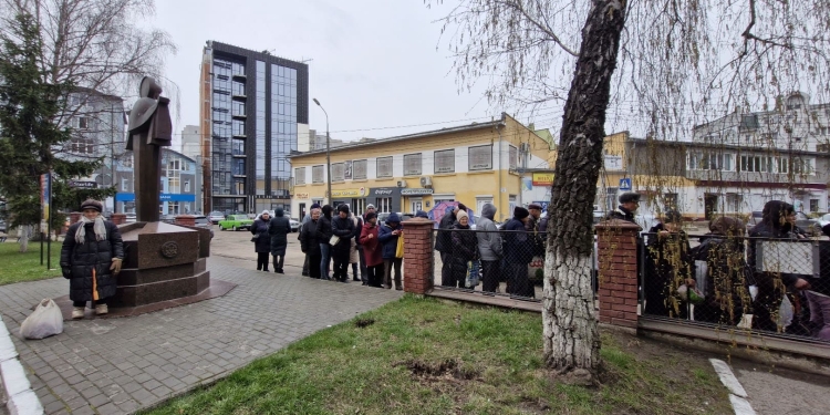 Великдень у кожну хату: «Жовтий фартух» передав святкові набори потребуючим тернополянам