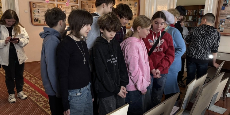 Барви серця на полотні: Ірина Кошелінська презентувала вишитий літопис Тернополя