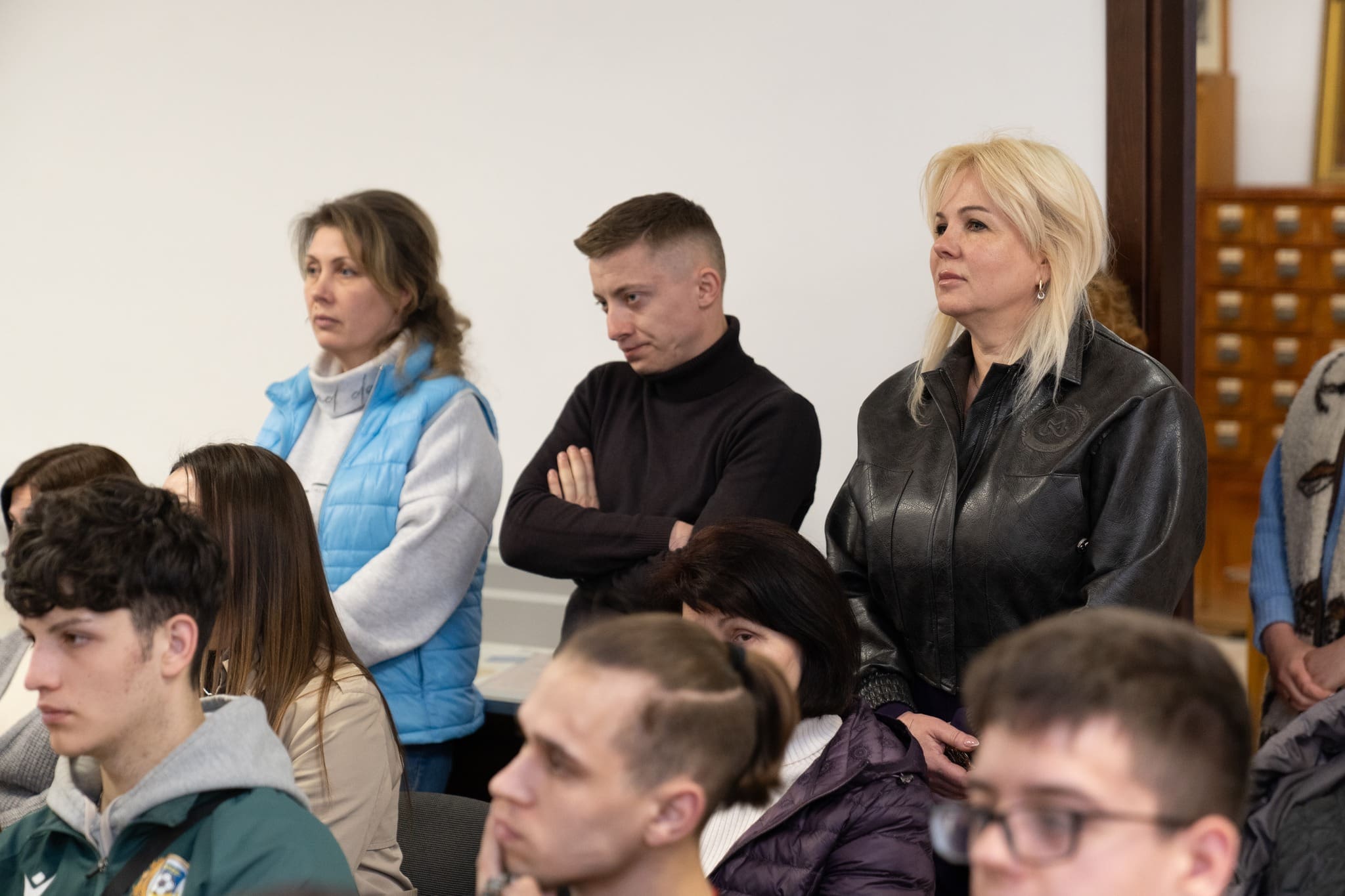 «Душу – Богу, життя – Україні, честь – собі»: у Тернополі відкрили виставку пам’яті Олега Барни