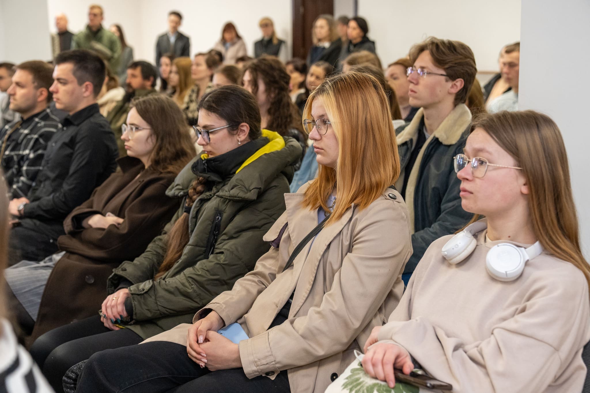 «Душу – Богу, життя – Україні, честь – собі»: у Тернополі відкрили виставку пам’яті Олега Барни