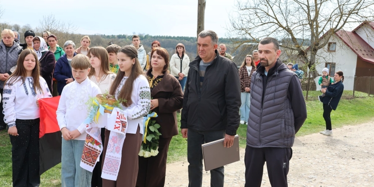 Повернувся з пекла: у селі Рукомиш на Бучаччині зустріли звільненого з полону Миколу Кошелю