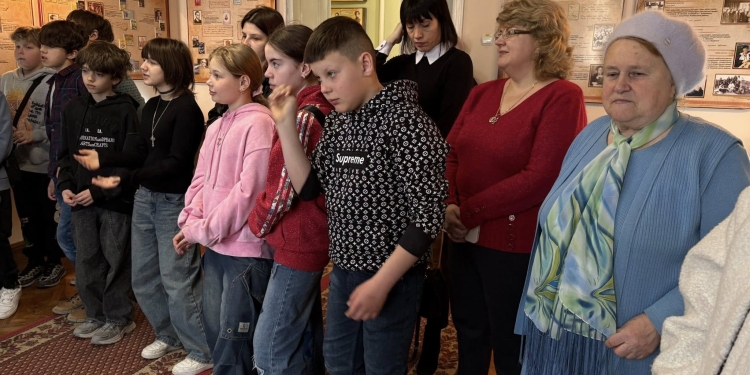 Барви серця на полотні: Ірина Кошелінська презентувала вишитий літопис Тернополя