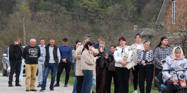 Повернувся з пекла: у селі Рукомиш на Бучаччині зустріли звільненого з полону Миколу Кошелю