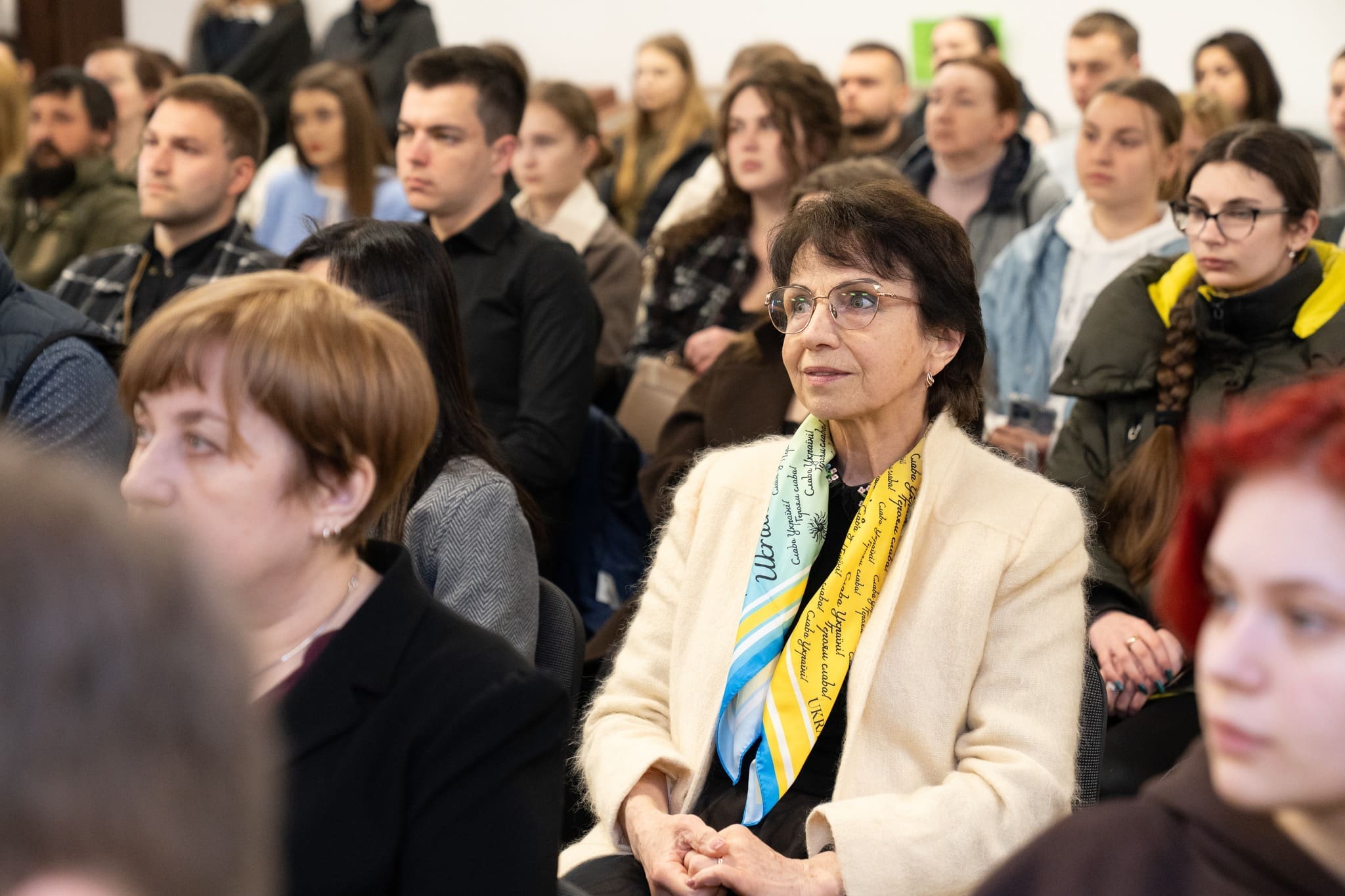 «Душу – Богу, життя – Україні, честь – собі»: у Тернополі відкрили виставку пам’яті Олега Барни