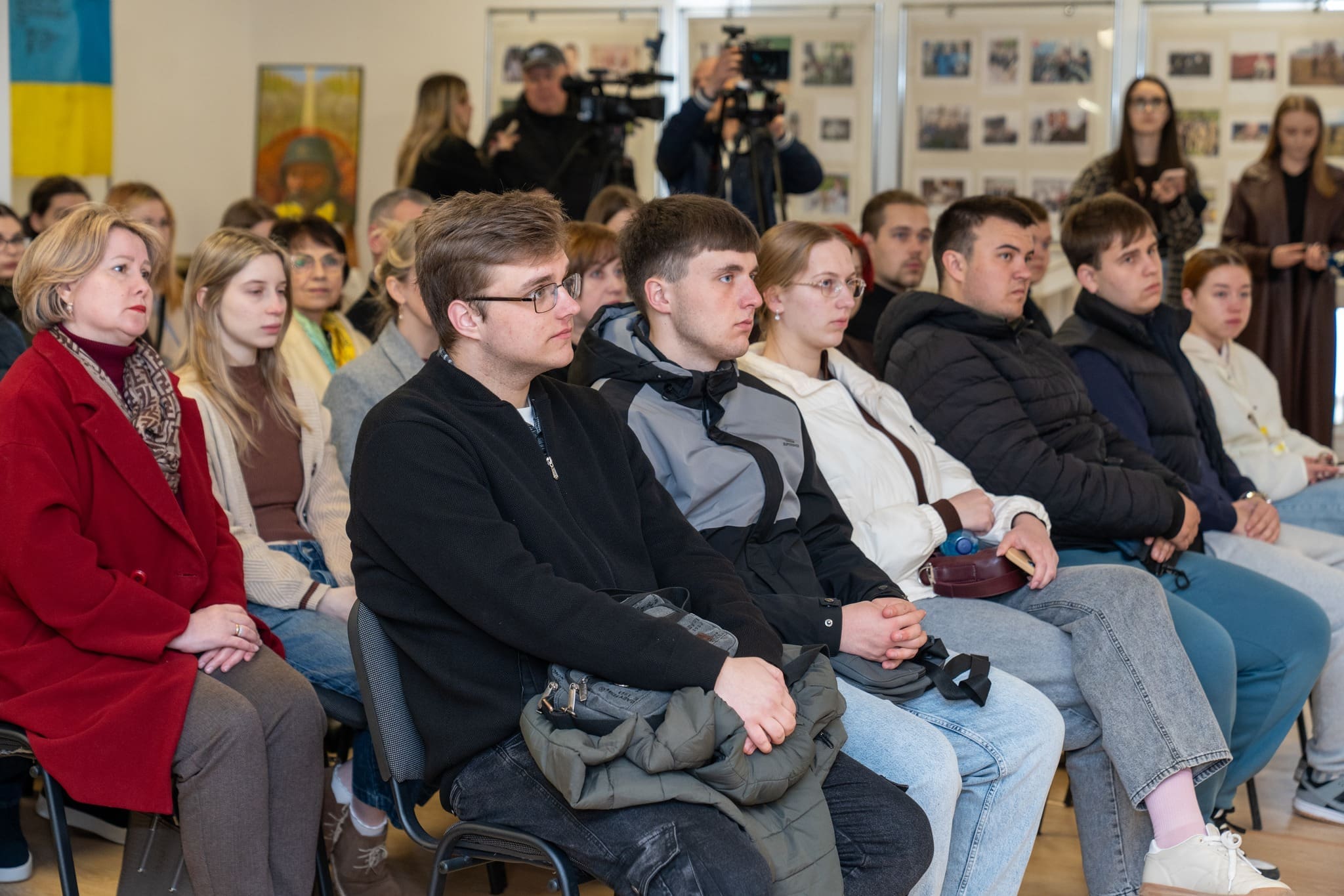 «Душу – Богу, життя – Україні, честь – собі»: у Тернополі відкрили виставку пам’яті Олега Барни