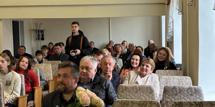 Світова зірка в гостях у юних музикантів: у Заліщицькій музшколі приймали народну артистку