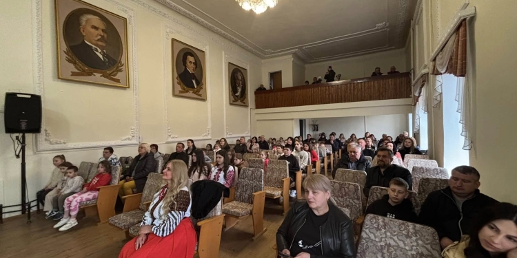 Світова зірка в гостях у юних музикантів: у Заліщицькій музшколі приймали народну артистку