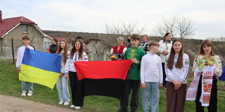 Повернувся з пекла: у селі Рукомиш на Бучаччині зустріли звільненого з полону Миколу Кошелю